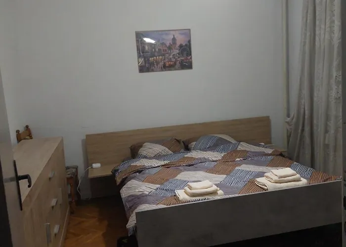 у дома * 普罗夫迪夫